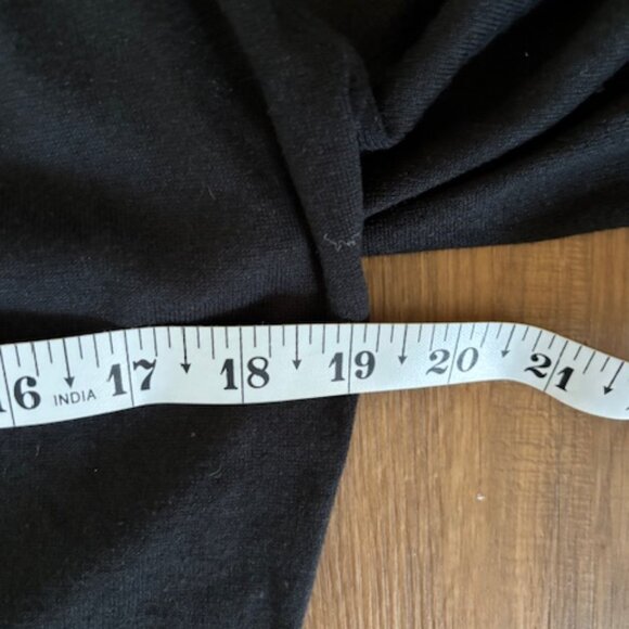 Elie Tahari Black Surplice Crossover Silk Cashmere Lightweight Sweater EUC Med - Picture 5 of 6